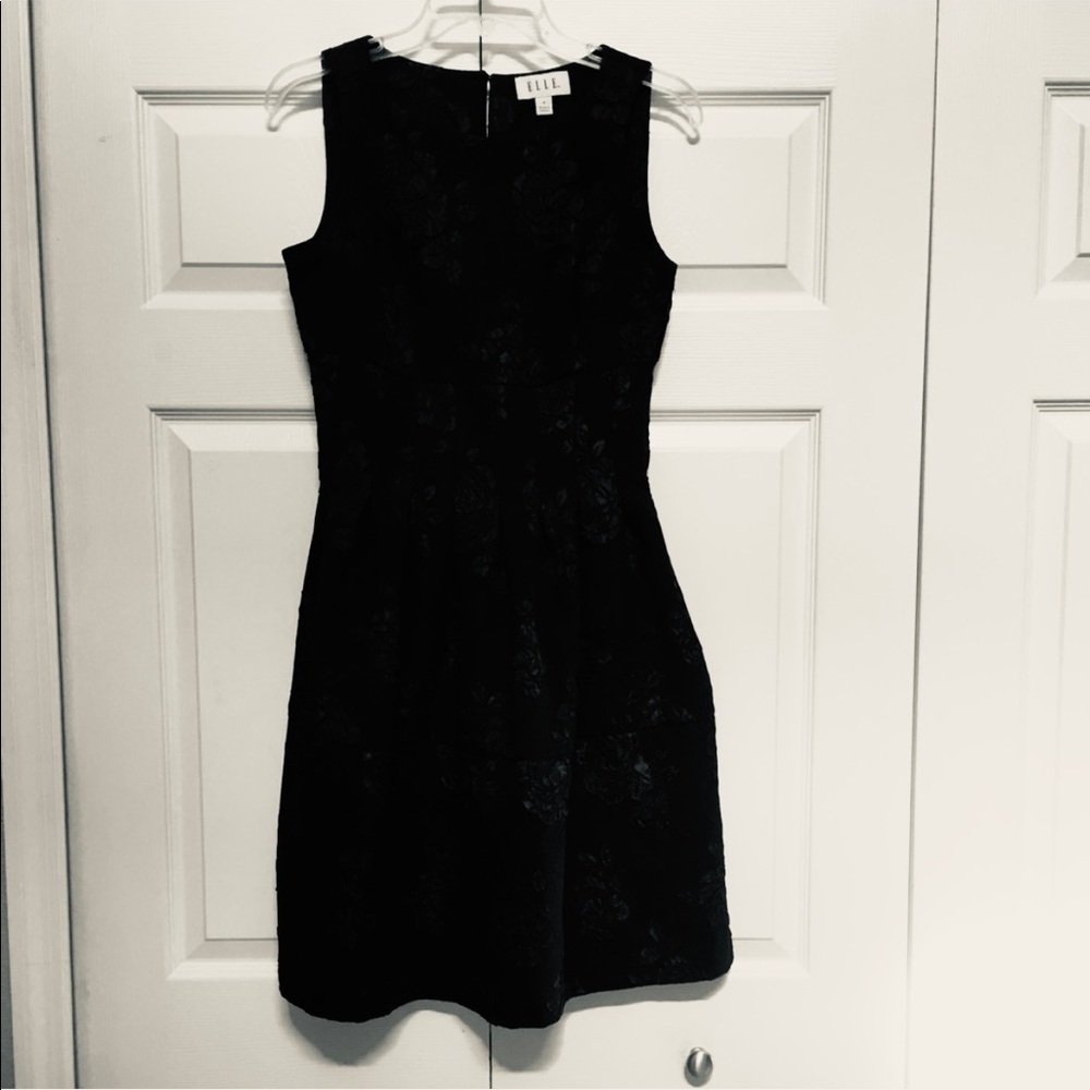 GORGEOUS ELLE BLACK DRESS WITH RAISED FLORAL SILK - Picture 1 of 6